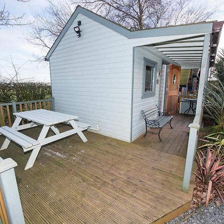 Seaways Glamping, Cedar Apartment Driffield ภายนอก รูปภาพ