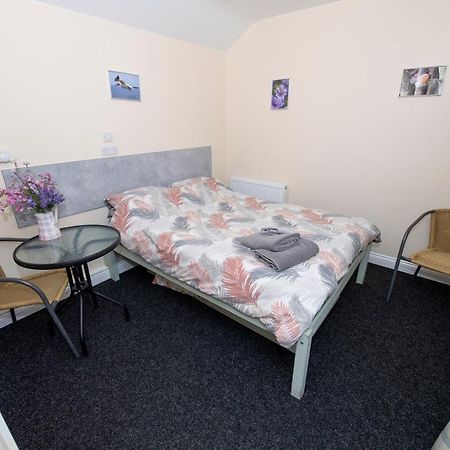 Seaways Glamping, Cedar Apartment Driffield ภายนอก รูปภาพ